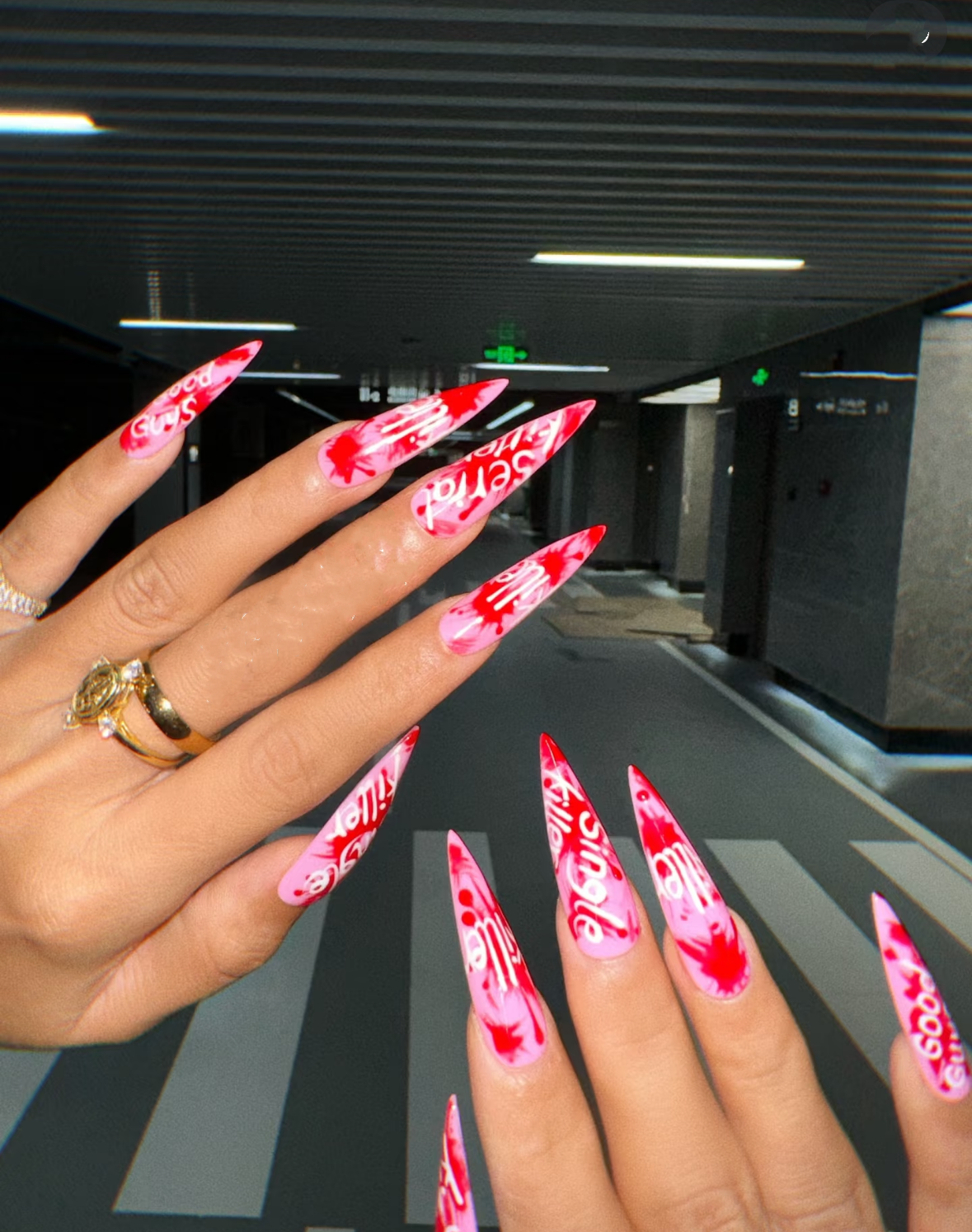 M0011-SERIAL KILLER Press-on Nails