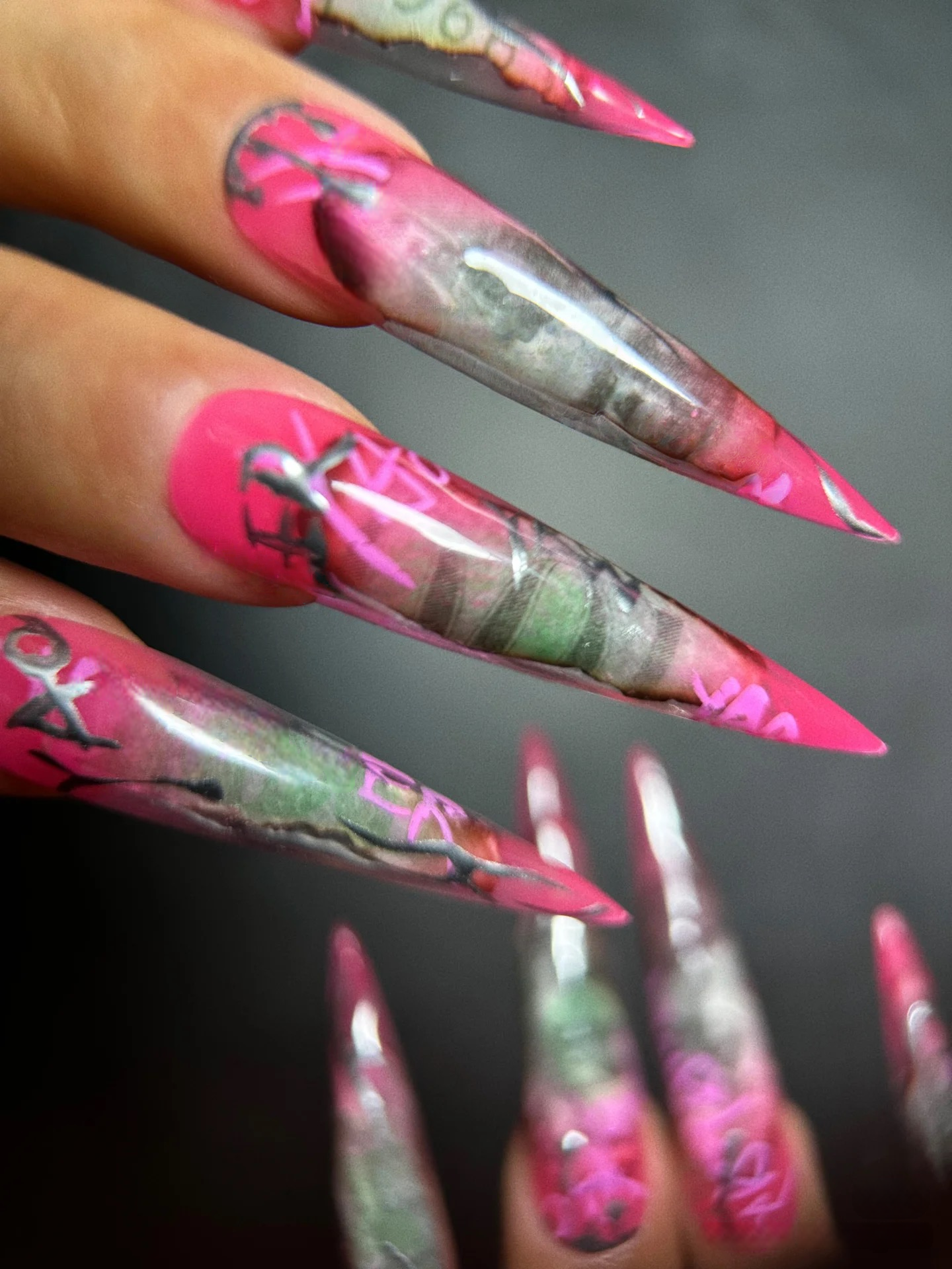 M0004-BURNING DOLLARS Press-on Nails