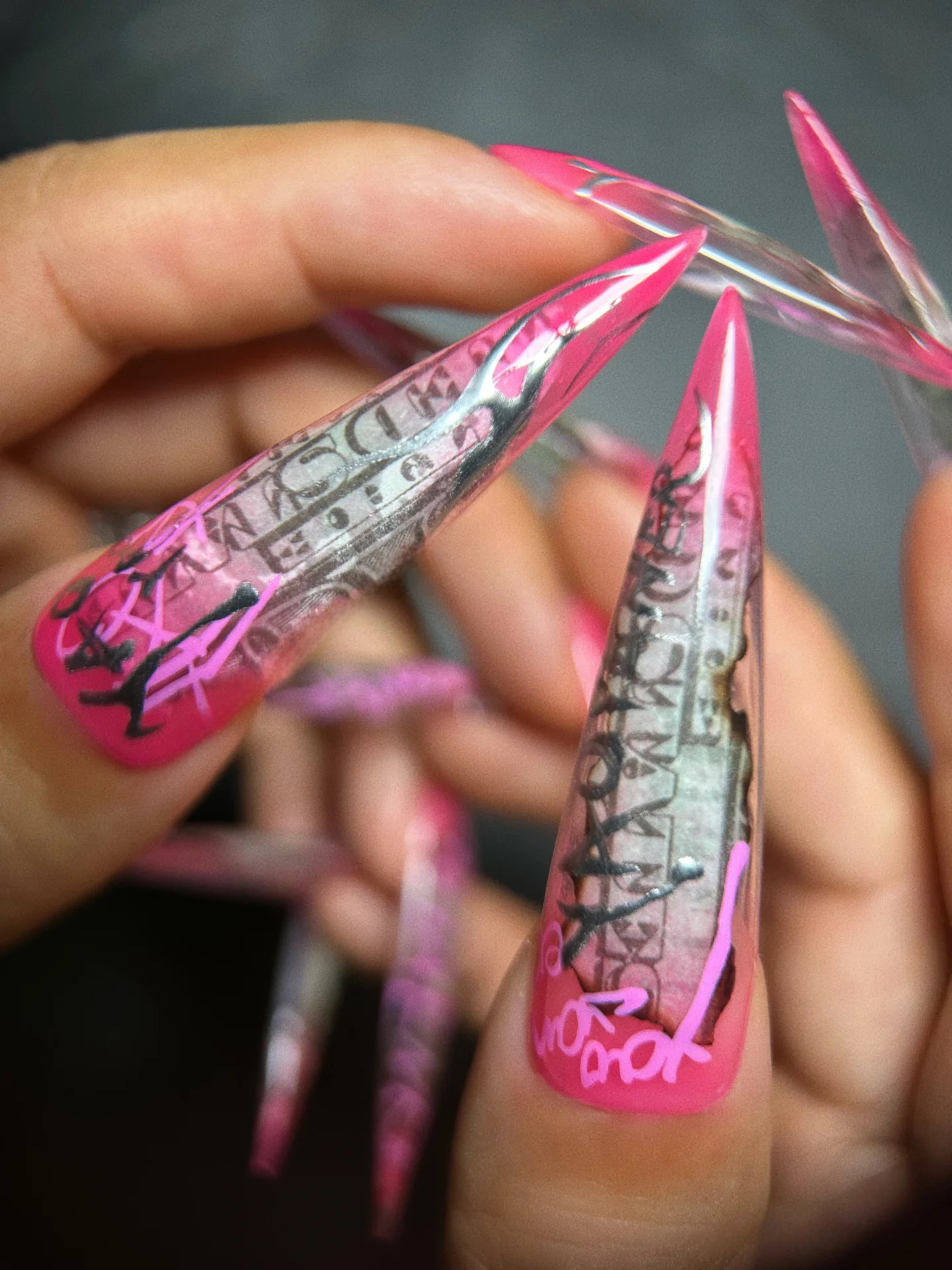 M0004-BURNING DOLLARS Press-on Nails