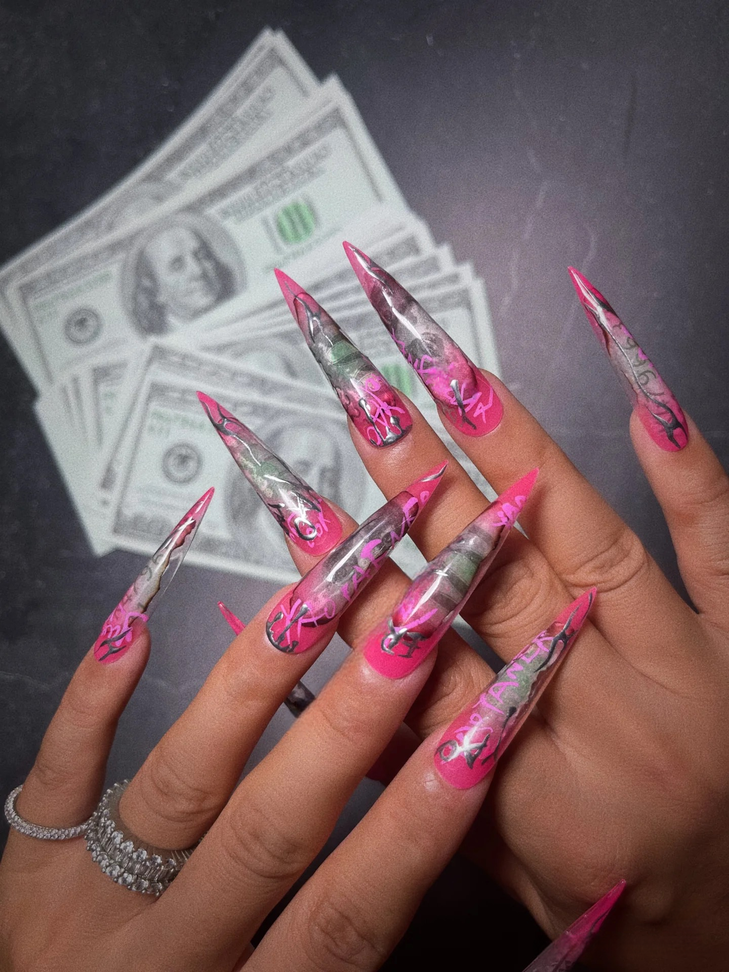 M0004-BURNING DOLLARS Press-on Nails