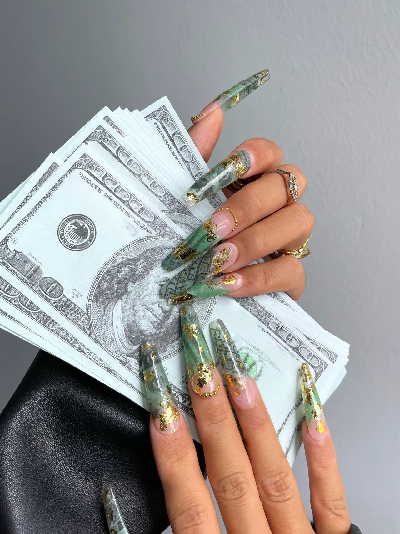M0009-GOLD DIGGER Press-on Nails